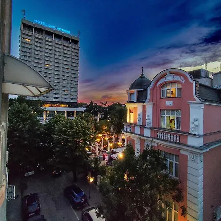 Your Place In The Heart Of And 300 Meters From The Apartmán Varna